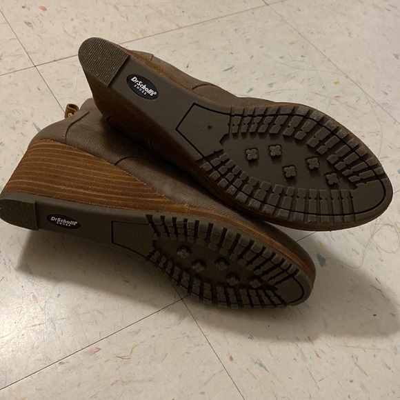 NEW Cute Dr. Scholl’s taupe wedge booties - Picture 6 of 6